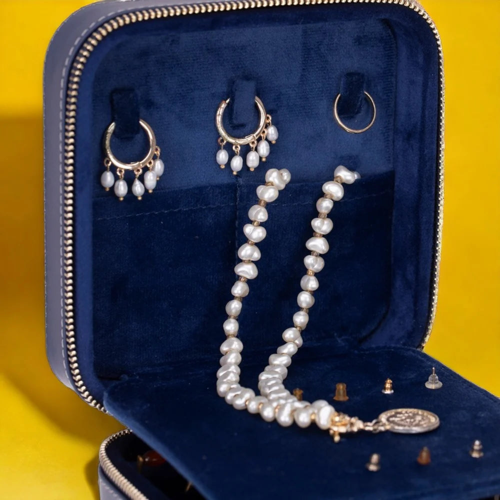 Amanda Jewelry Box, Medium aus echtem Leder aus echtem Leder