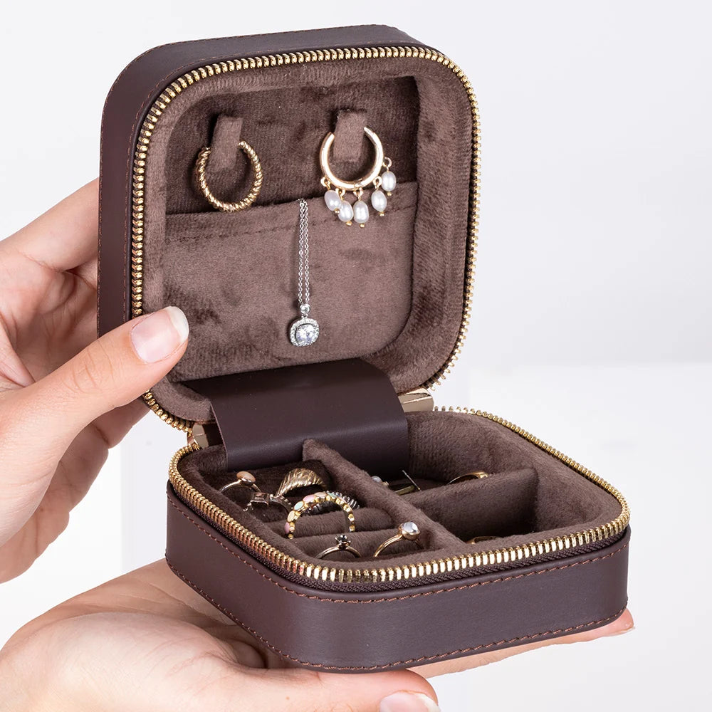 Amanda Jewelry Box, Medium aus echtem Leder aus echtem Leder