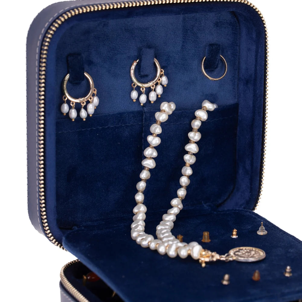 Amanda Jewelry Box, Medium aus echtem Leder aus echtem Leder
