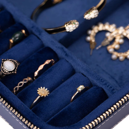 Amanda Jewelry Box, Medium aus echtem Leder aus echtem Leder